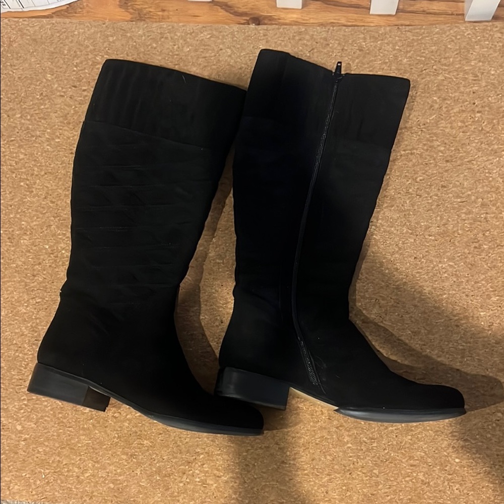 Vero Cuoio Black Ankle Booties Streamlined Design
